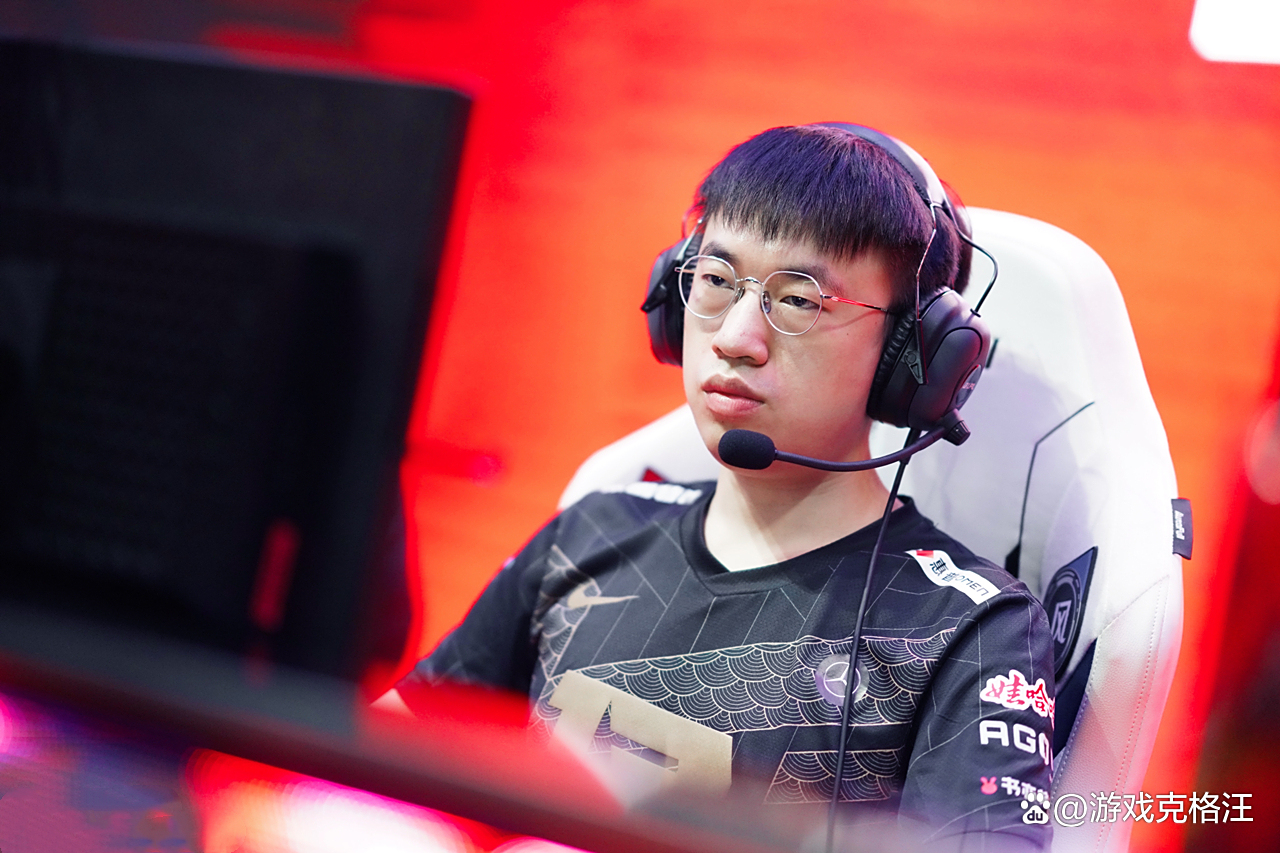 JDG横扫LGD，Tarzan完成帽子戏法