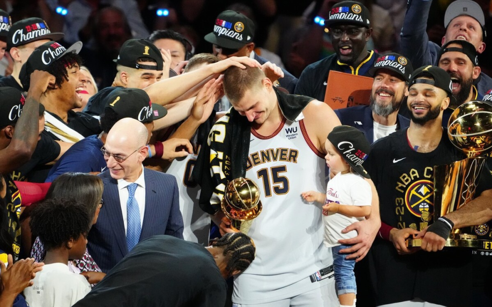 费尔南多率领球队一路前行，最终成功夺冠