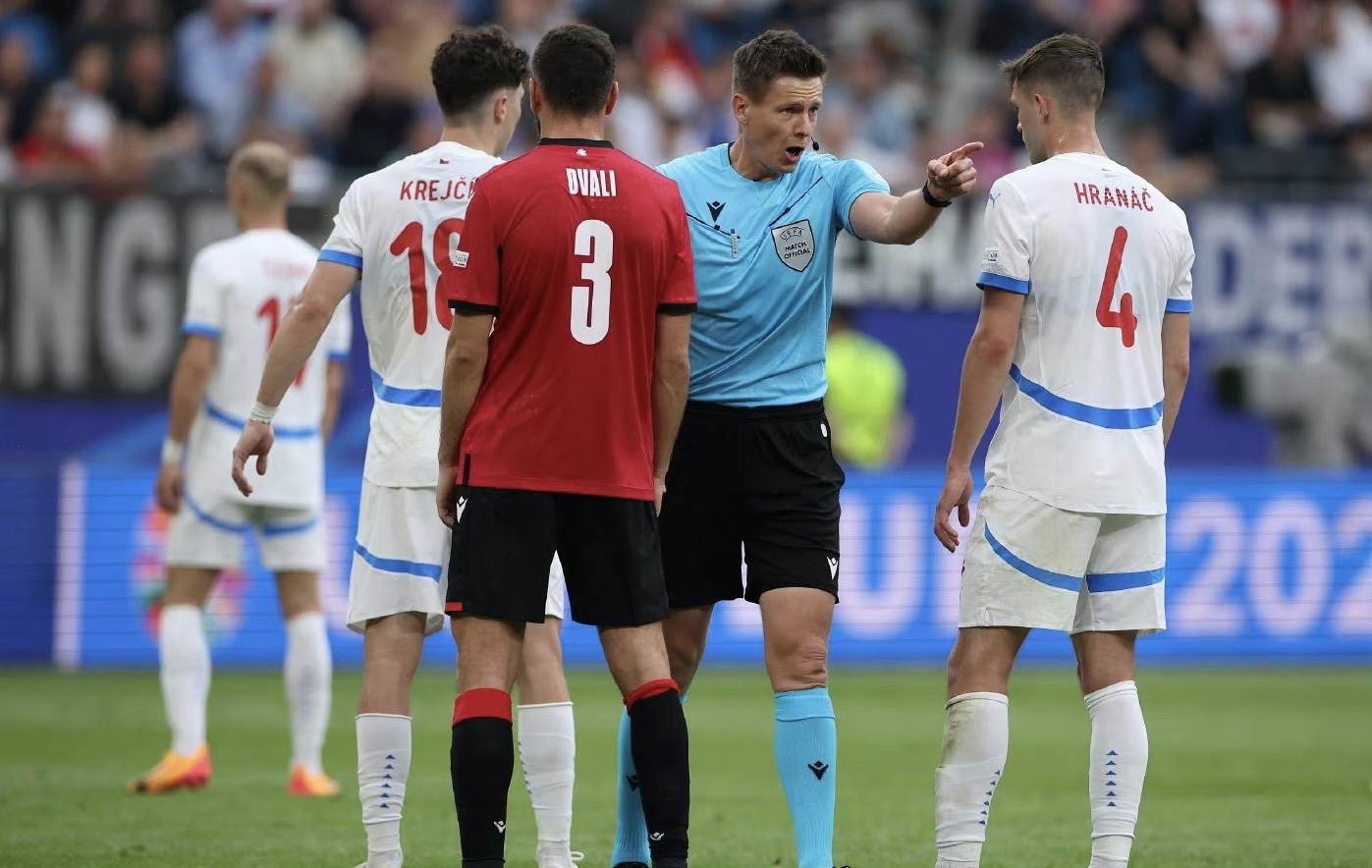 格鲁吉亚队在比赛中力挽狂澜赢得胜利的简单介绍