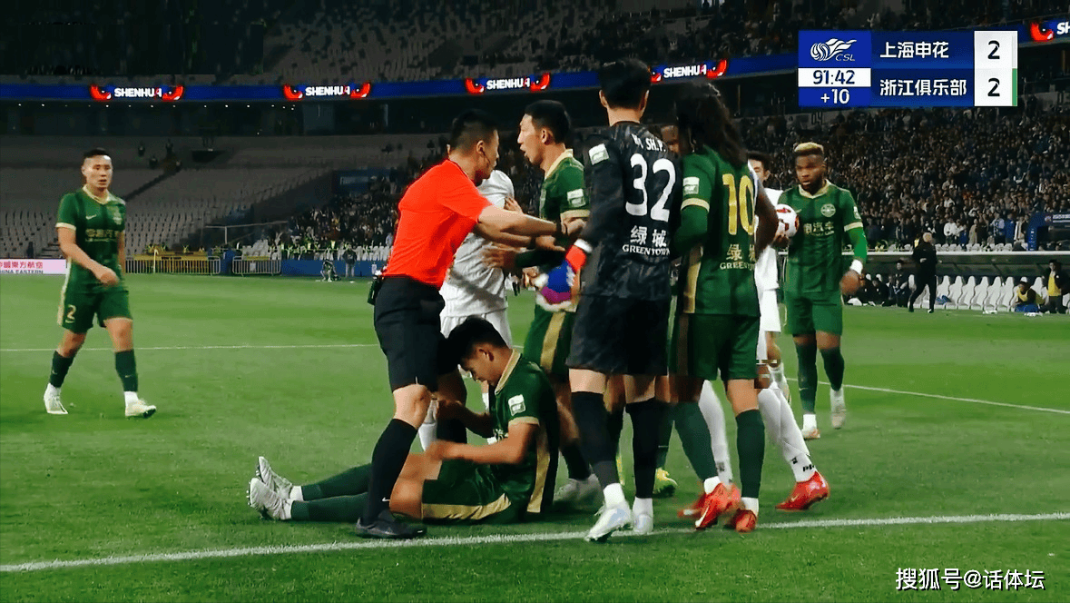 包含比赛中球队频频换人，教练战术引发热议的词条