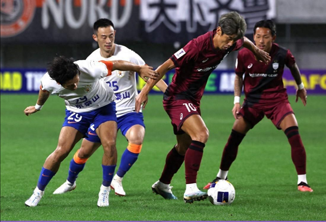 包含双方球队展现出色实力，争夺胜利的词条