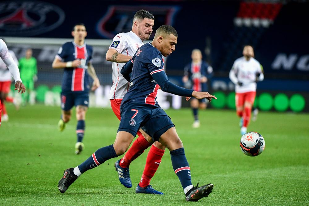 米兰真人-巴黎完胜哥伦比亚，马丁内利扛起全队的简单介绍