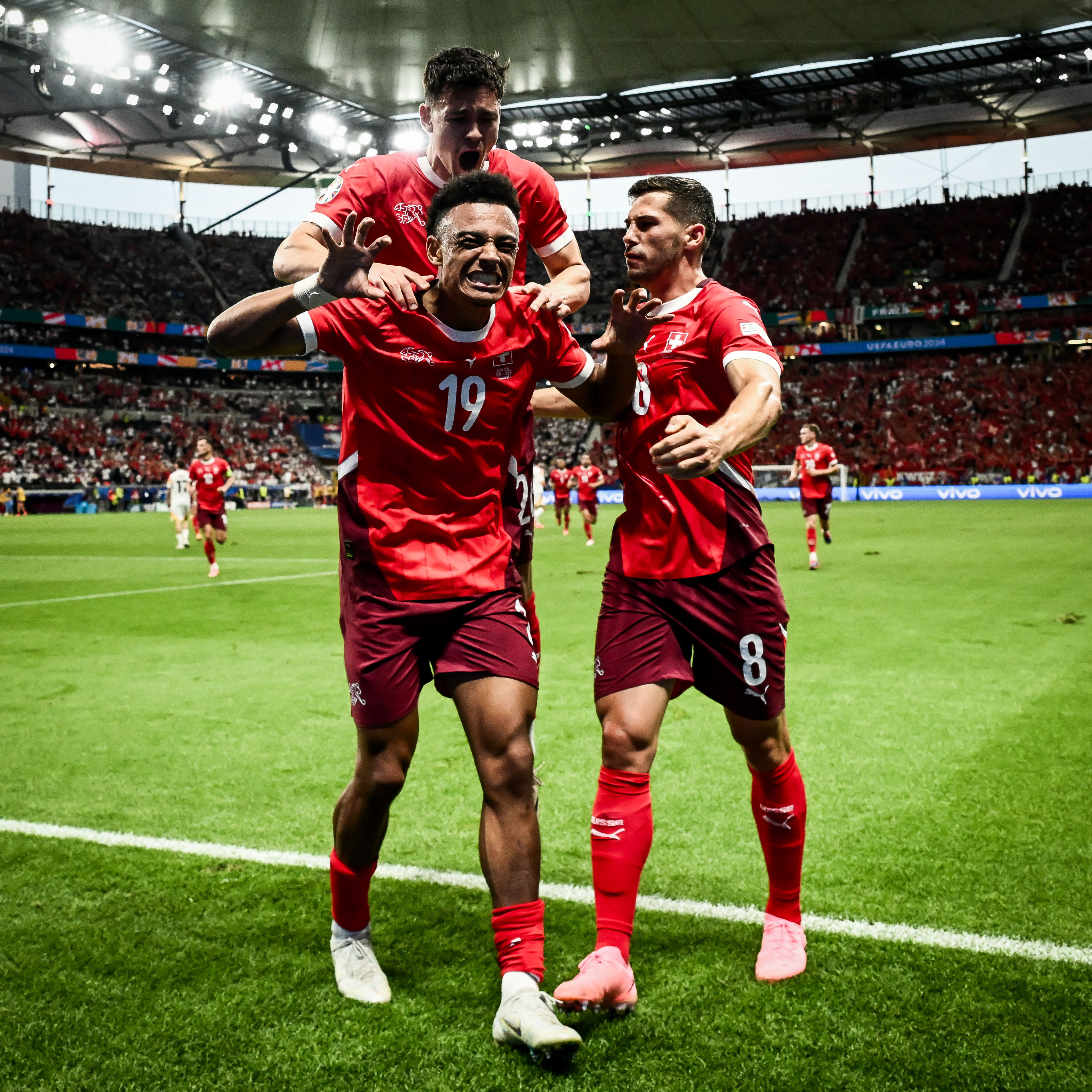 包含紧张局面！多支德国球队争夺胜利的词条