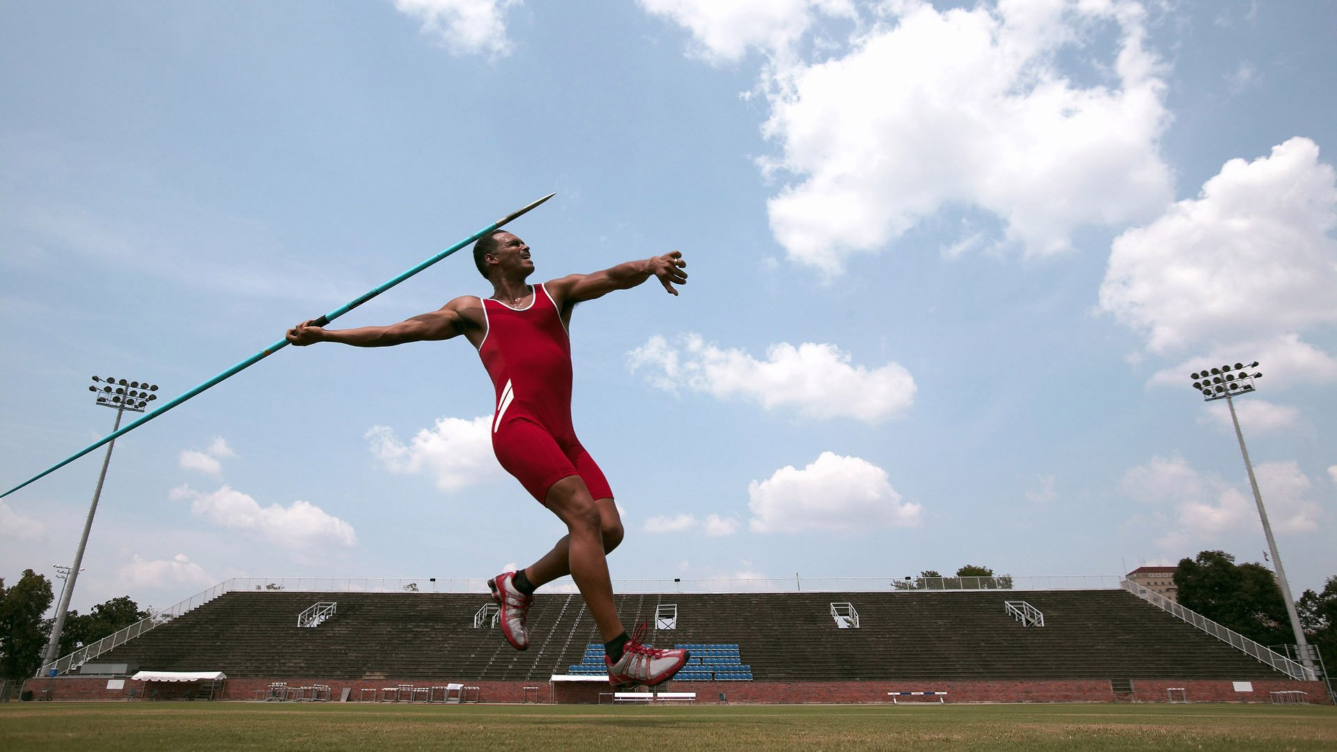 米兰体育-猛龙对阵雷霆，利拉德攻防两端的绝对统治