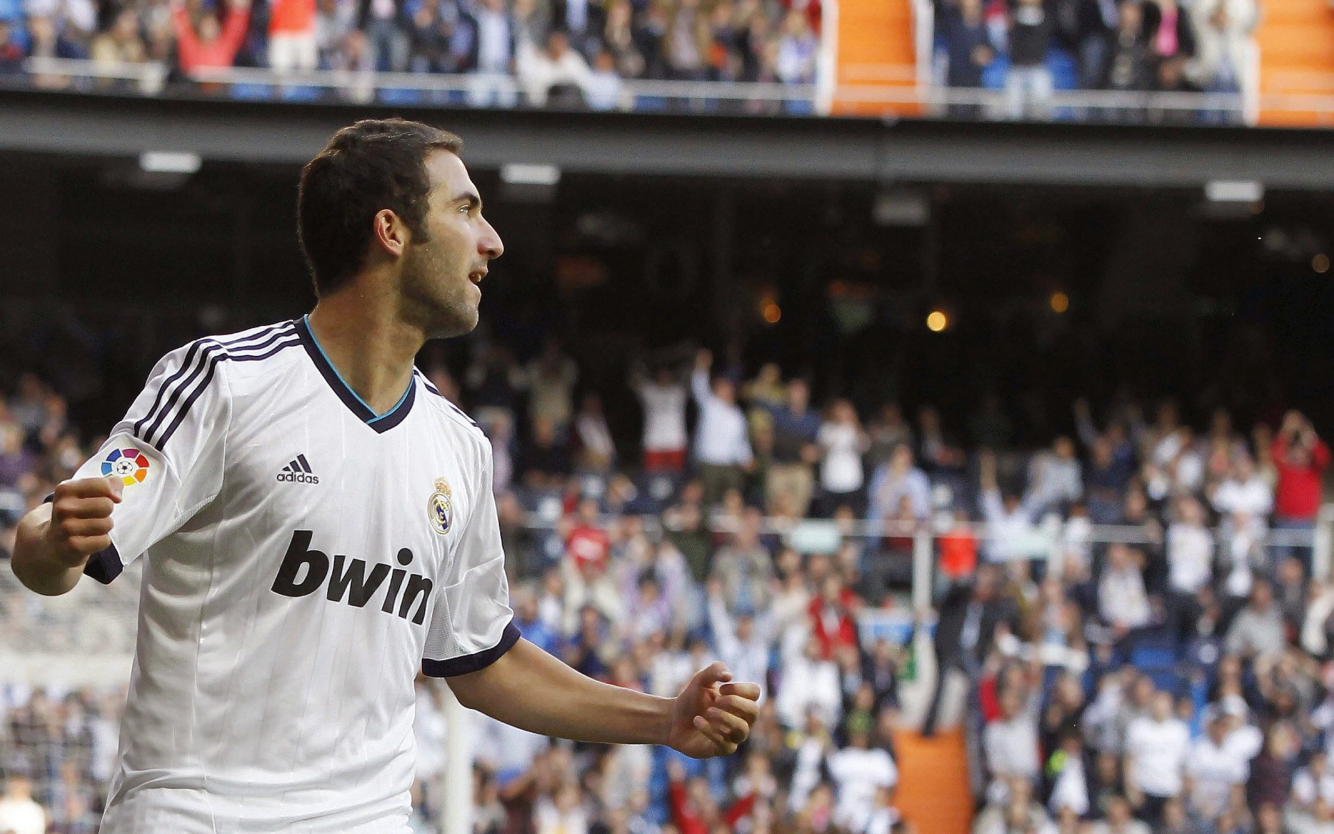 从华沙到洛杉矶，当波兰铁链成为楚阿梅尼的加冕阶梯