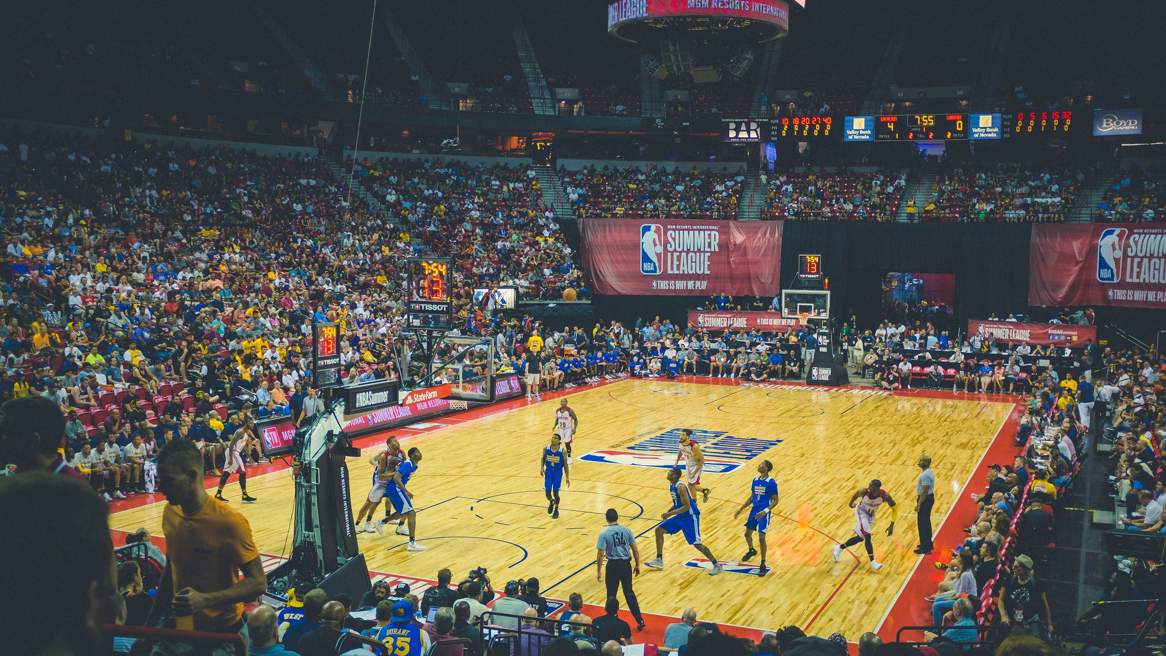 米兰-赛道上的父子对决，红牛二队鏖战红牛车队，诺里斯刷新单圈纪录